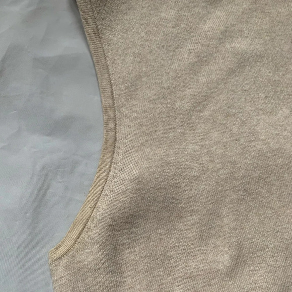 ⭐️Host Pick⭐️✨ Designer Originals Crème Petite PXL Turtleneck Tank Top ✨ - Picture 4 of 7